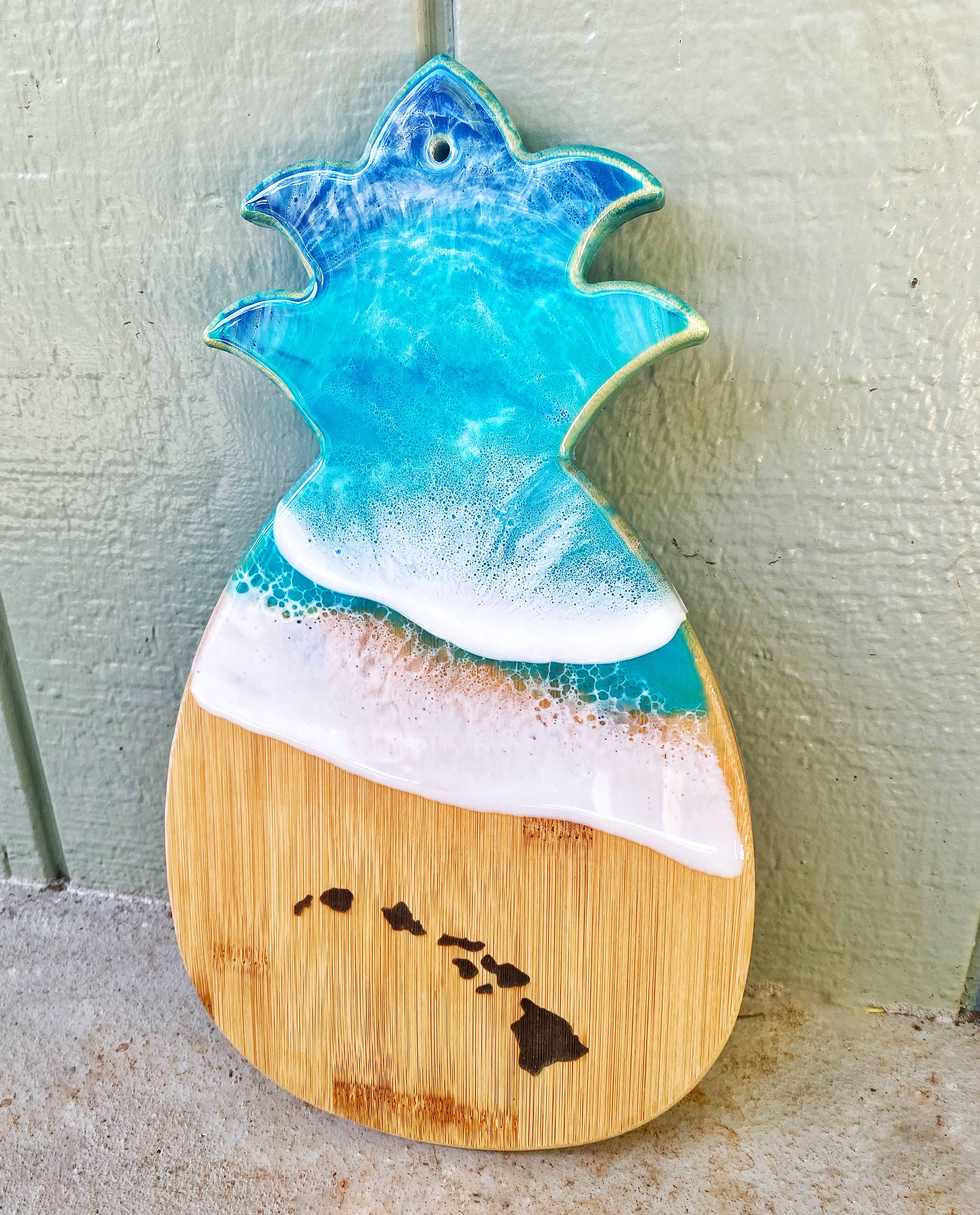 TBM Creations LLC - Vendita all'ingrosso Taglieri per formaggio - Tagliere in resina a forma di ananas realizzato a Maui | Tagliere per formaggi8