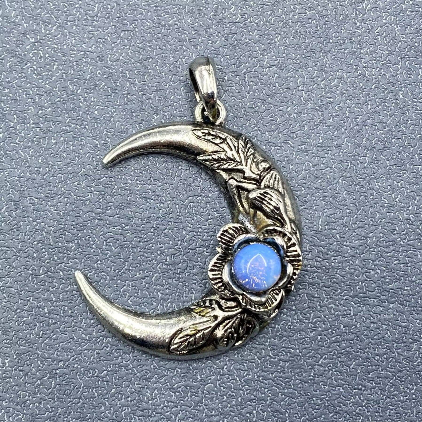 Mio Queena – wholesale Spiritual stone/crystal – Vintage Inlaid Stone Rose Moon Charm Pendant - CS/MS0