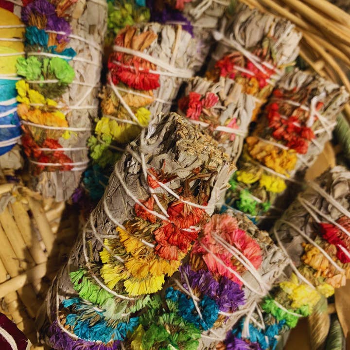 Third Eye Sage - Wholesale Sage Bundle - Rainbow Sinuata Flowers with White Sage Smudge Sticks Bundle5