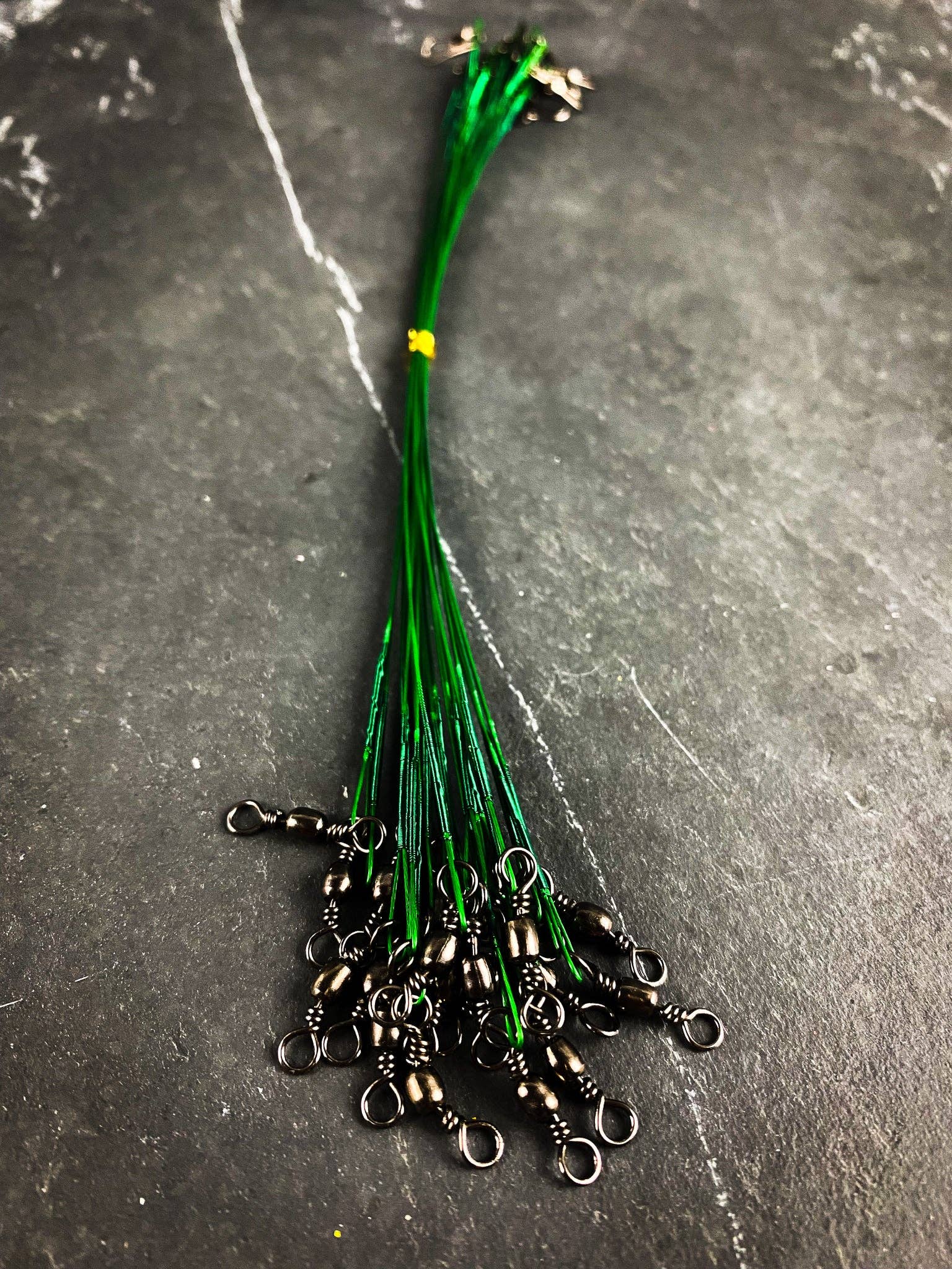 Outdoor Junction - Wholesale Sporting Accessories - (20) Green Steel Wire 30lb Swivel Fishing Leaders
