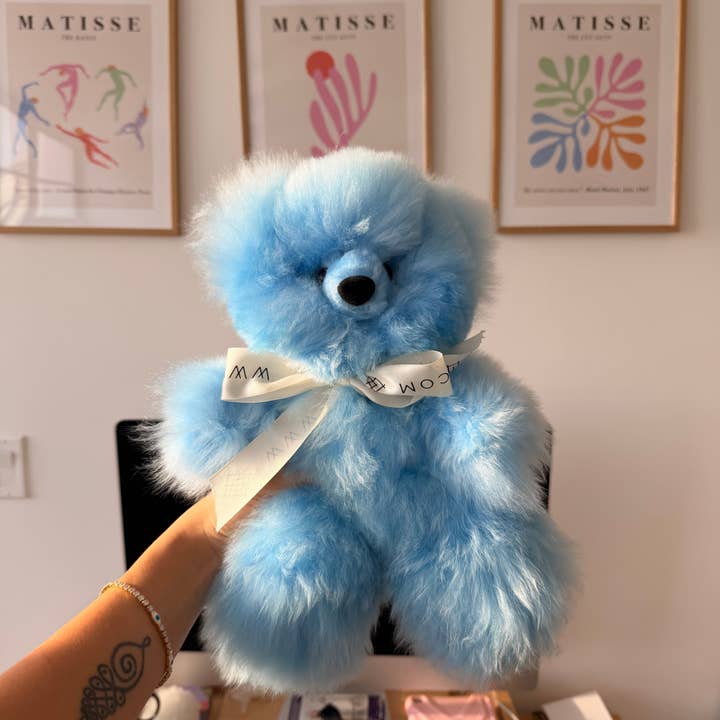 Ursinho de peluche azul de 12" em fibra 100% alpaca por atacado de Munai