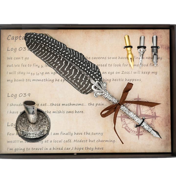 Ensemble cadeau de plume avec stylo, support et 3 plumes - Point fauve pour la vente par Mad Witch Ltd