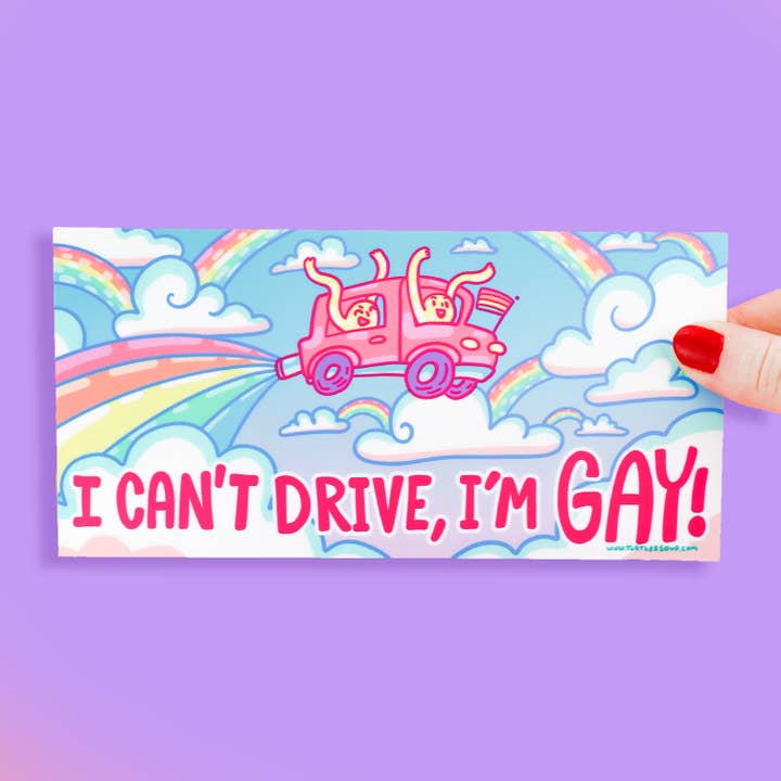 Ik kan niet rijden Ik ben homo Grappige LGBTQ+vinyl autobumpersticker voor wholesale door Turtle's Soup