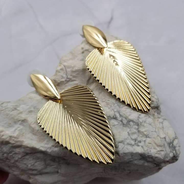 The Pretty Jewellery - Wholesale Dangle Earrings - Gold Plated Textured Statement Earrings