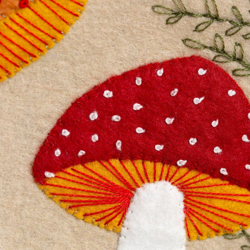 Corinne Lapierre Limited - Vente Kits de couture - Kit de bricolage Toadstool Appliqué Hoop1