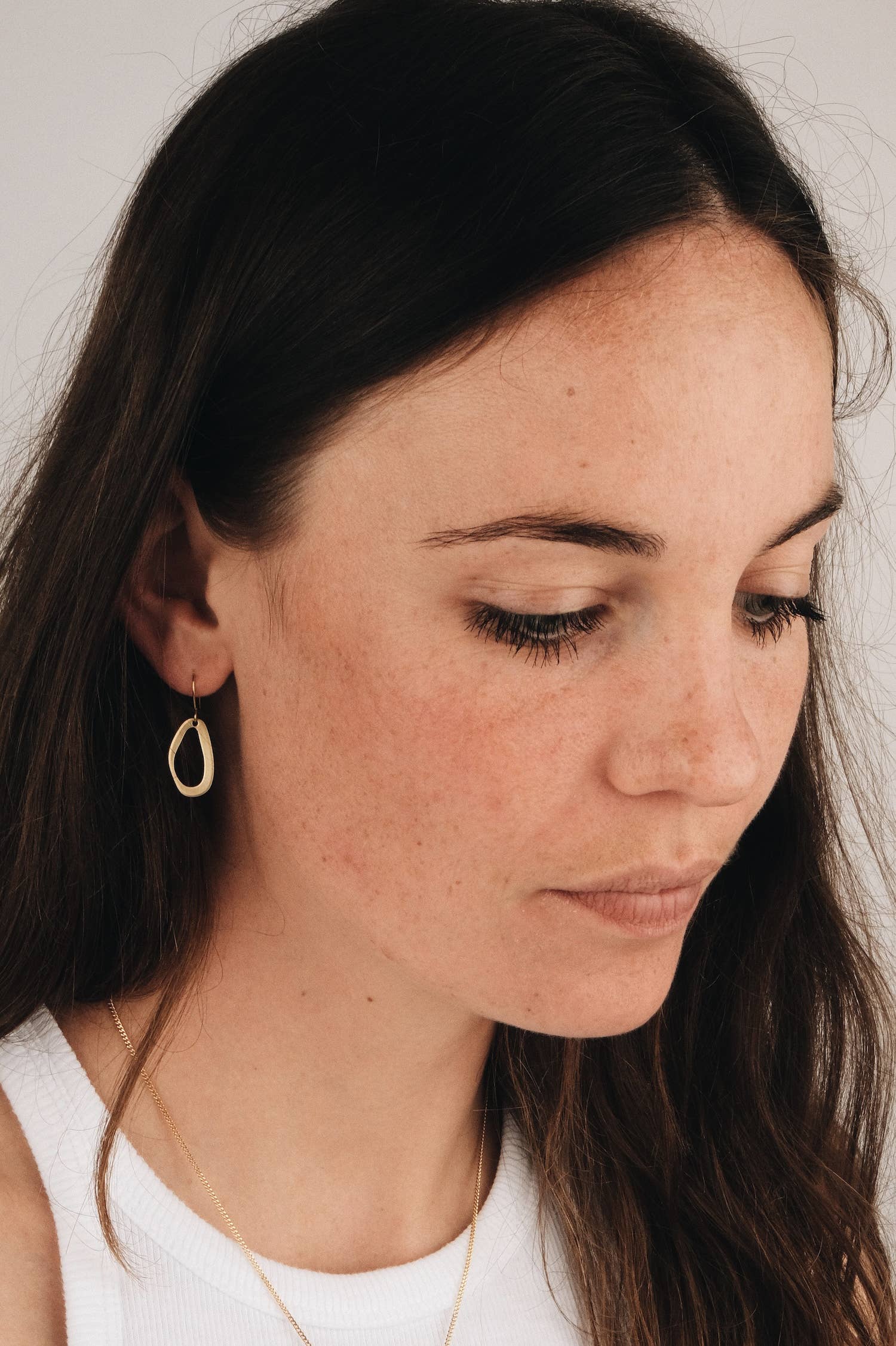 BRASSCAKE Jewelry – Großhandel Ohrhänger – ALABASTER OHRRINGE // Ohrringe gold, Nachhaltiger Schmuck2