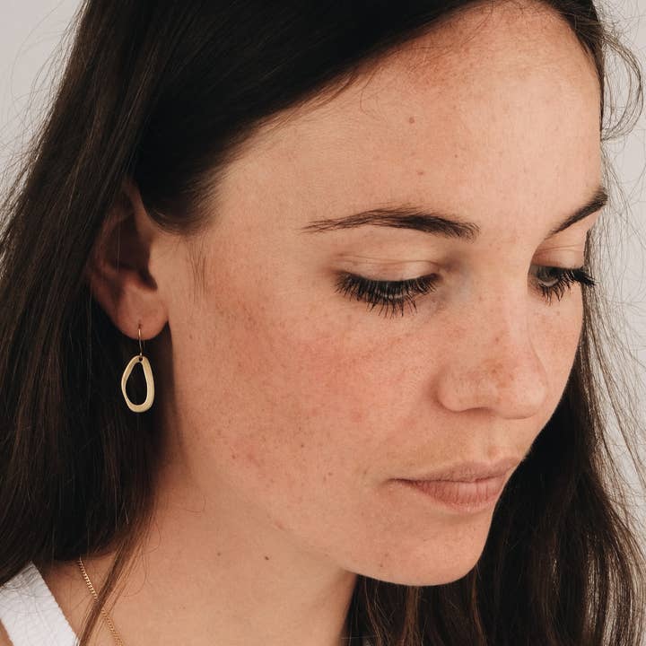 BRASSCAKE Jewelry – Großhandel Ohrhänger – ALABASTER OHRRINGE // Ohrringe gold, Nachhaltiger Schmuck2