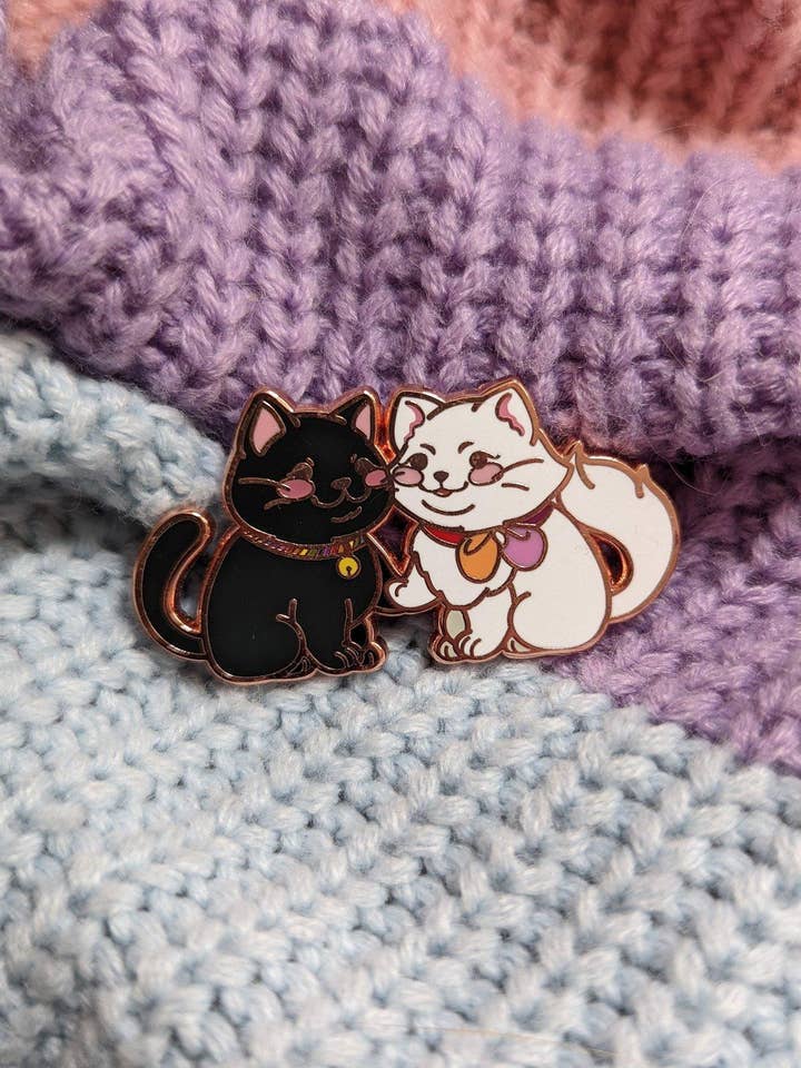 Emaille pin voor lesbische katten voor wholesale door Killing Her Softly
