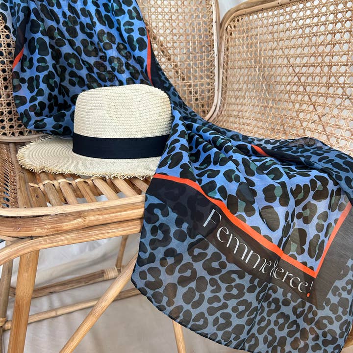 FEMME AND FIERCE blå silke-/bomuldstørklæde for engroshandel hos Tidings