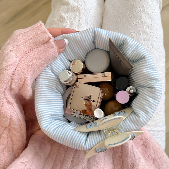 Beyond Scrunchies - Wholesale Makeup/Cosmetic Bag - LARGE PUFF BUCKET ORGANIZER - BLUE STRIPES