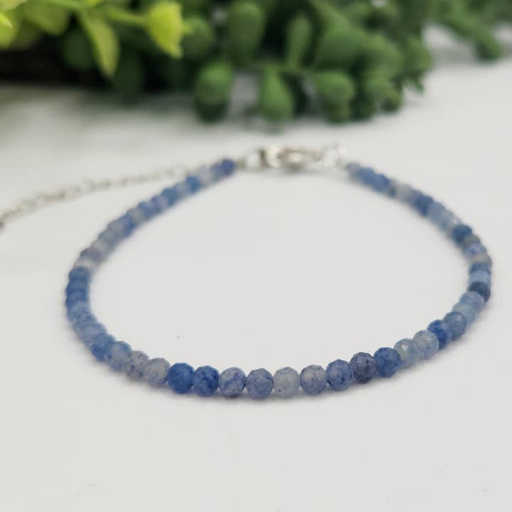 Meraki Gemstones - Vente Bracelet de perles - Bracelet en Aventurine Bleue Facettée 3MM avec Fermoir Couleur Argent2