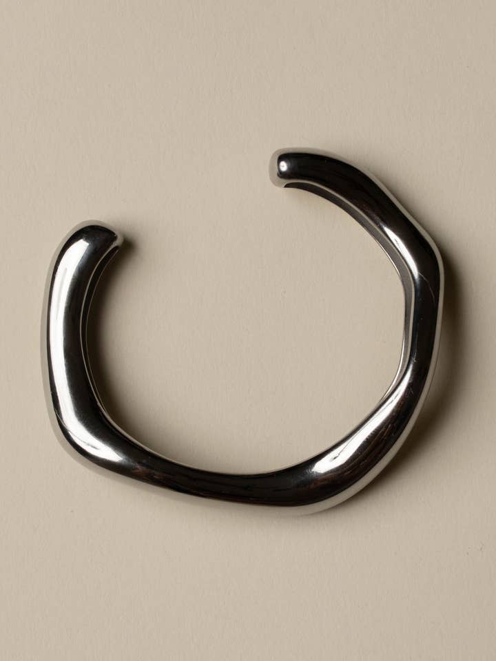 Isla Cuff Argento per la vendita all'ingrosso da parte di Hunter & Hare