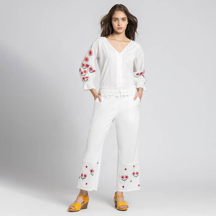 2-delad vit broderad matchande set för kvinnor för wholesale av Benares