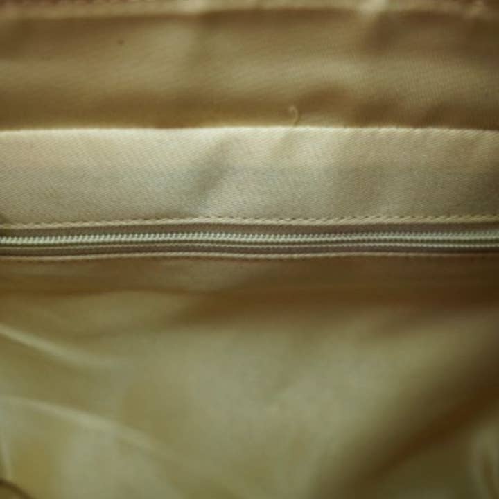 Bolsa/mochila/bandolera convertible bordada, número 03 para venta al por mayor de The Jaya House, LLC