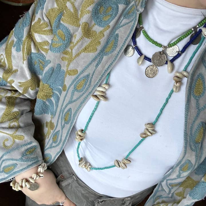 ToutVintage – wholesale Hänge-/berlockhalsband – Halsband med indiskt grönt och snäckor