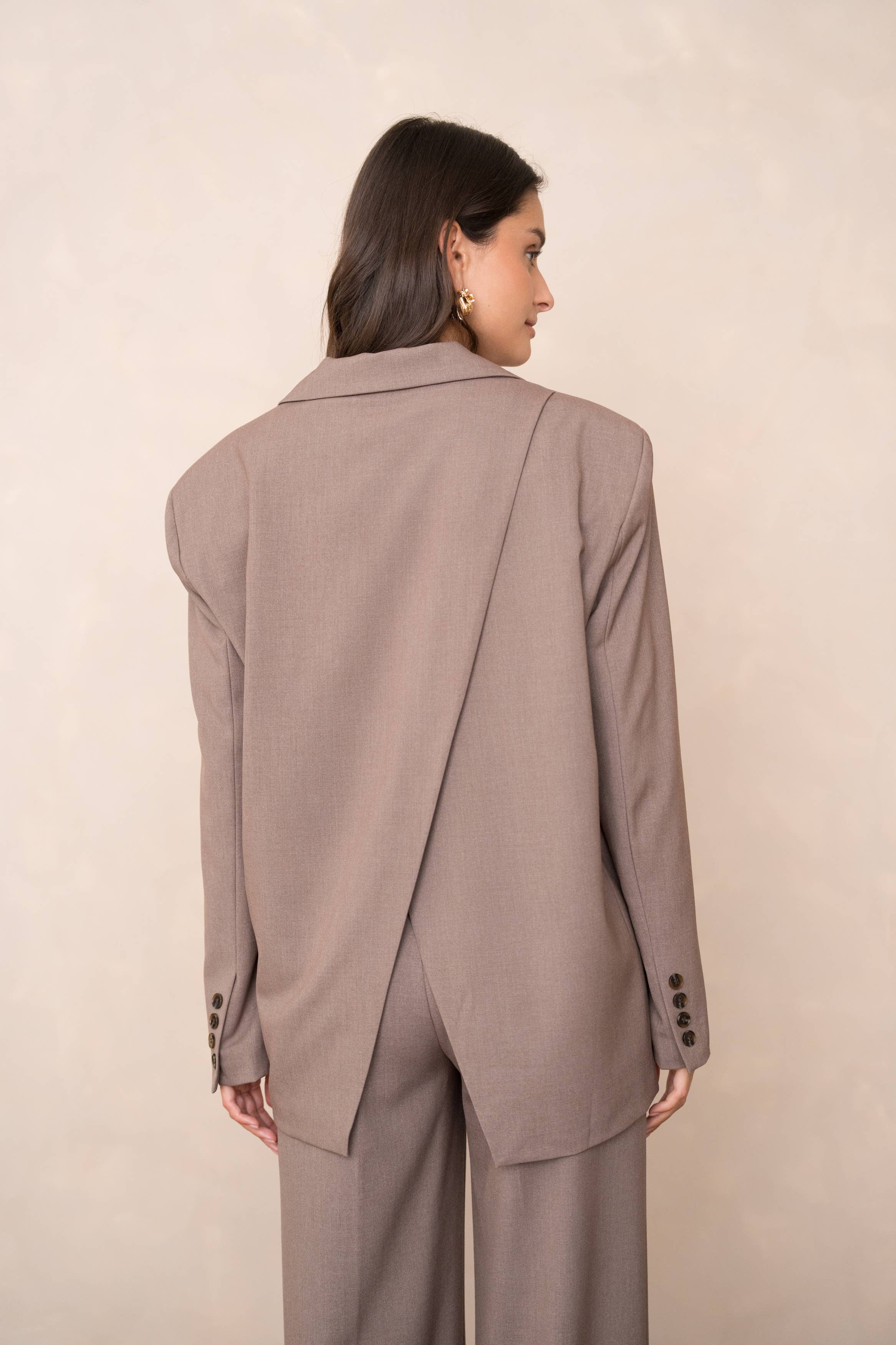 Attentif Paris - Wholesale Blazer - Women's - Oversized double-breasted jacket with back opening34