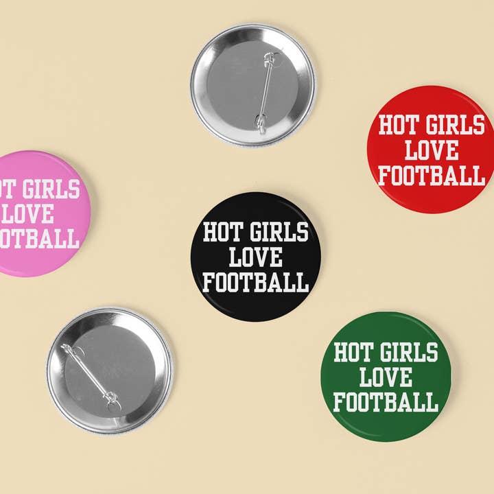 Bouton Jour de Match | Les Filles Sexy Aiment le Football | Personnalisable pour la vente par GameDayDrips