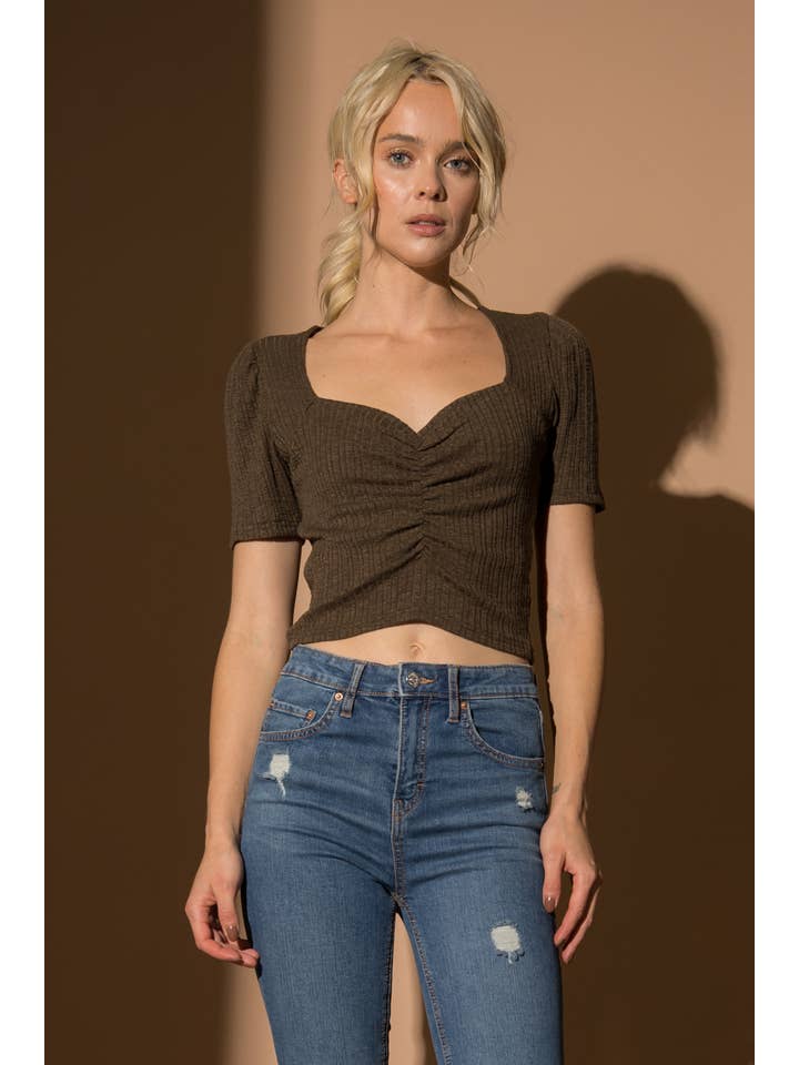 LENA - Vente Haut en maille – femme - Haut cintré en tricot côtelé à manches courtes et col cœur3