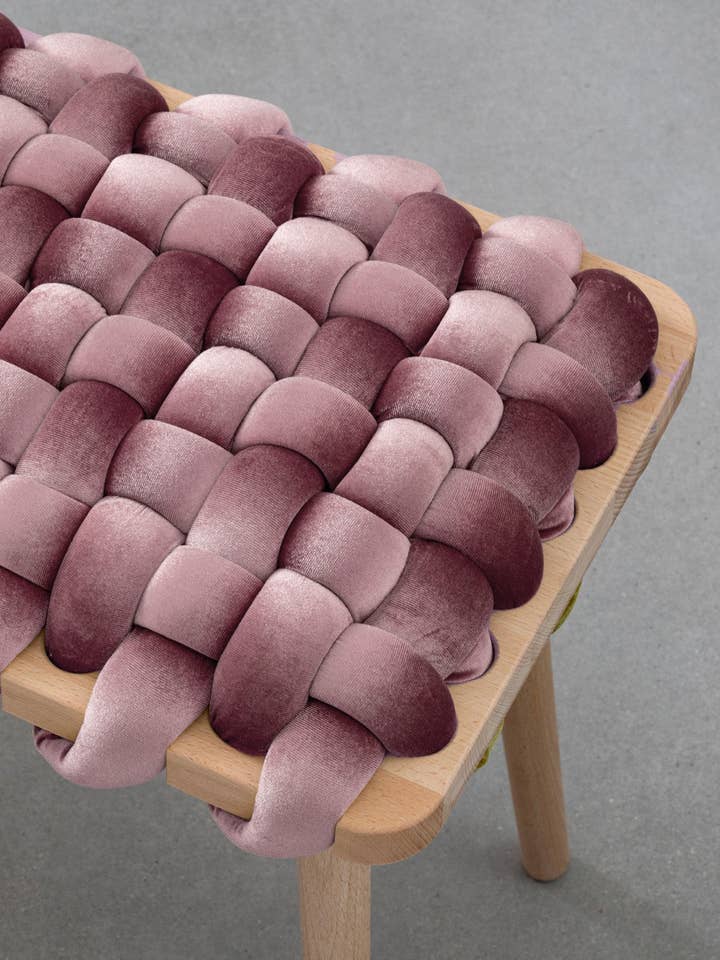 Mauve sammet vävd pall för wholesale av Knots Studio