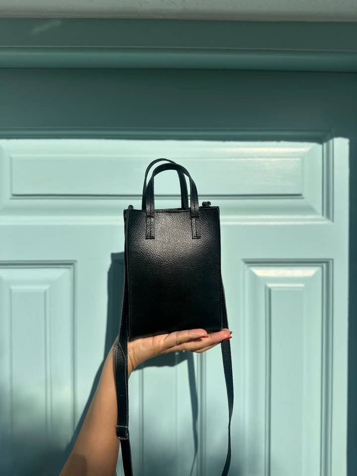 Liten läderväska – Svart minimalistisk design - Liten tygväska för wholesale av Christina Christi