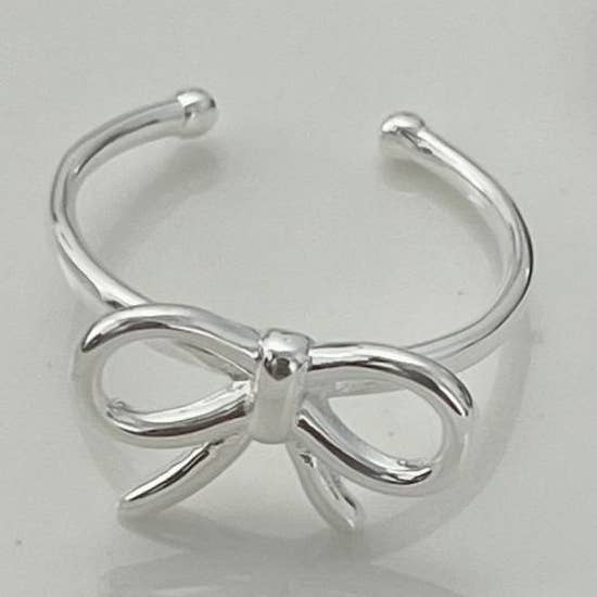 Bague à nœud en argent sterling
pour la vente par White Leaf