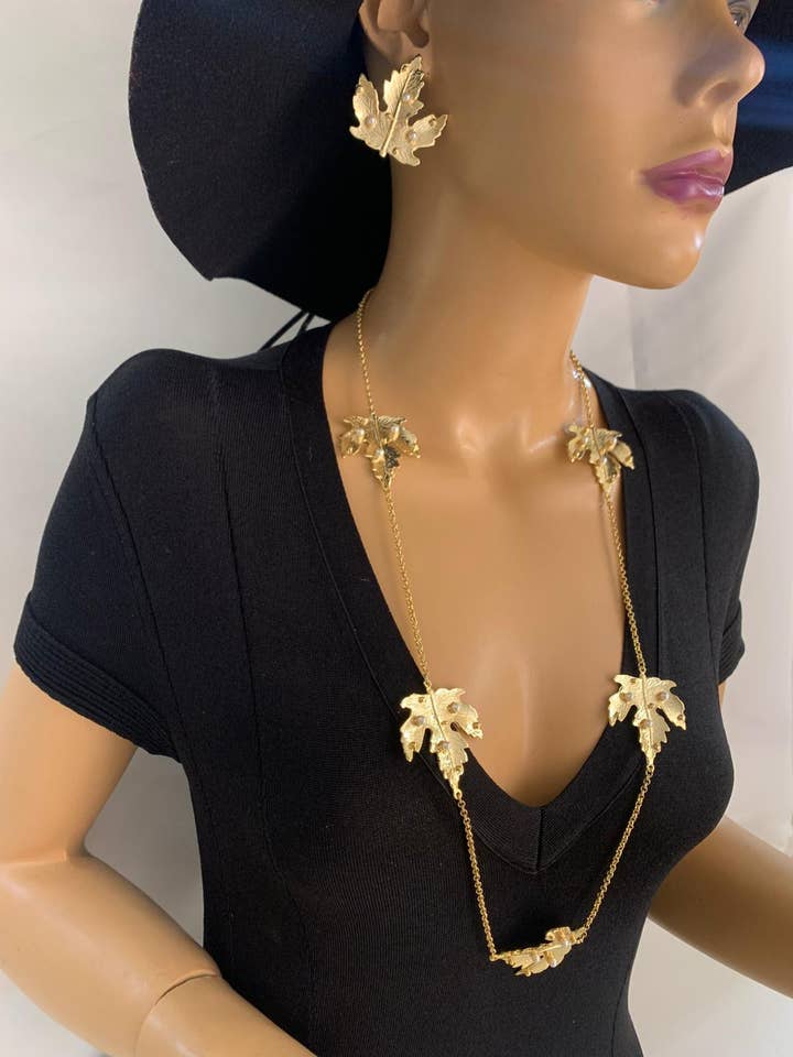 Elegant Leaf Design Pearl Set for wholesale by BUBU BY TEKIN SHOP