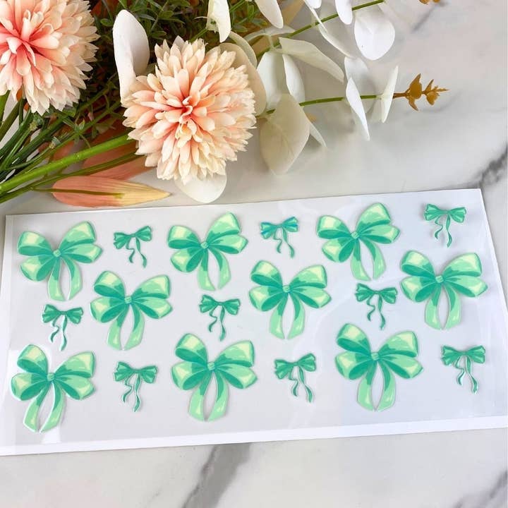 Lysegrønne Sløjfer | 16 oz UV DTF Omslag for engroshandel hos HKS Custom Designs