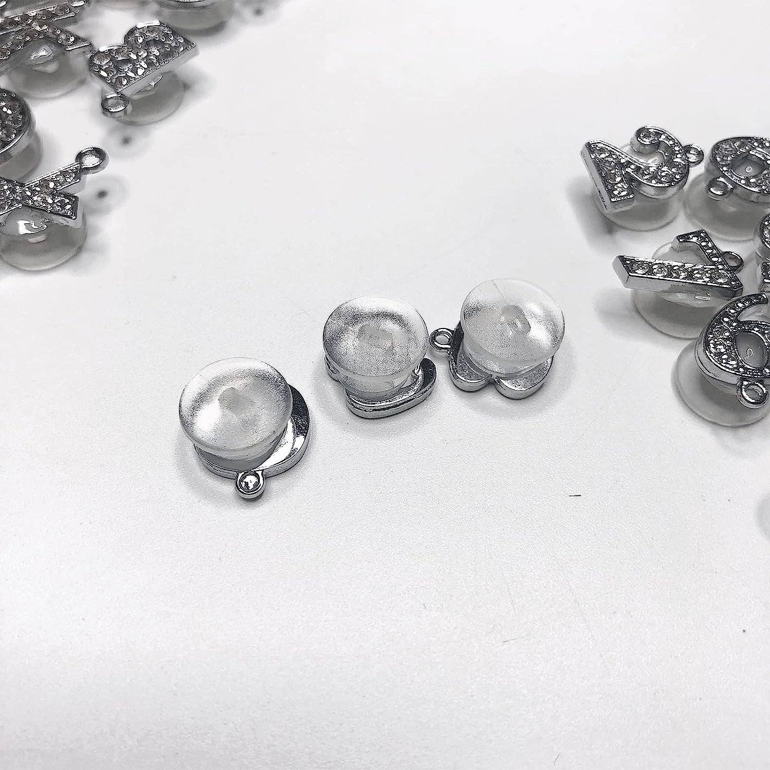 SugarQuoteMeNot LLC - Vente Accessoire pour chaussures - Charms Crocs Lettres Alphabet en Strass Argentés - Lot de 28