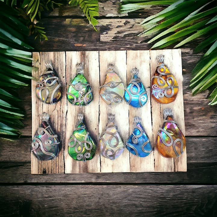 Different Branches - Vendita all'ingrosso Ciondolo/pendente - Pendenti a conchiglia avvolti in filo metallico Gioielli unici5