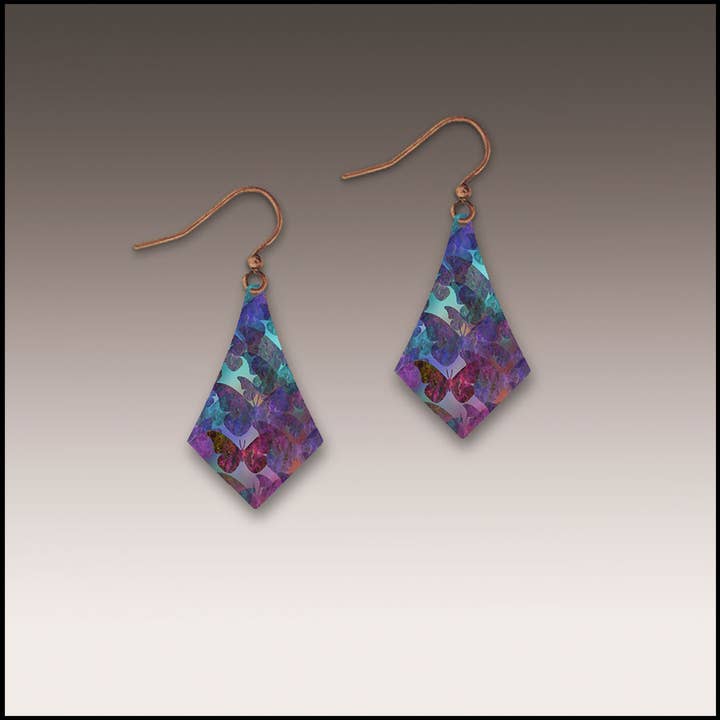 Illustrated Light & DC Designs – wholesale Hängande örhängen – Lila fjärilsmönster dinglande handgjorda örhängen