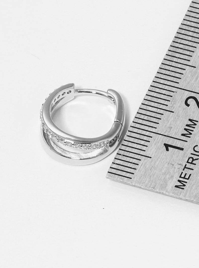 Wild Honey – wholesale Huggieörhängen – Dubbelradiga kramörhängen i 18K guldplätering, 10 mm1