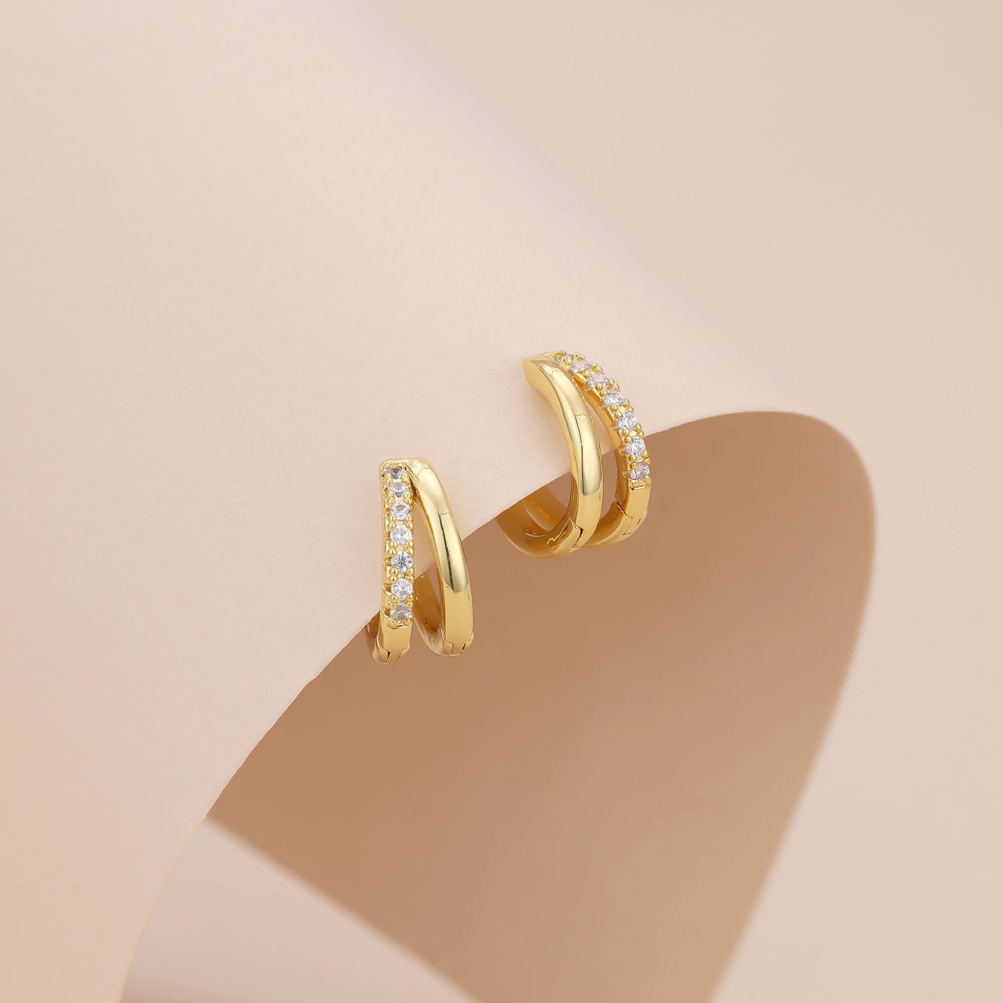 Melange Blanc – wholesale Huggie earrings – E182 double hoop huggie earring, double hoop earring2