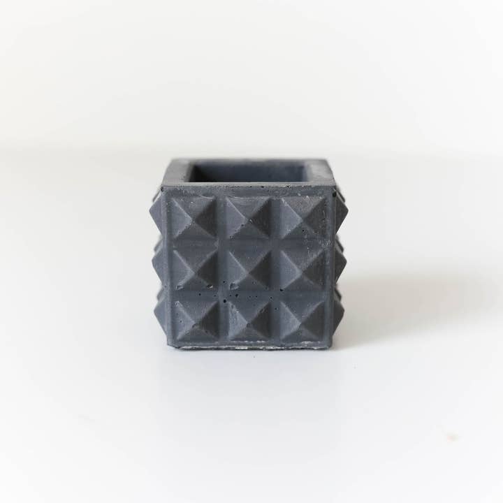 Branded Concrete – Engroshandel Bordpynt – Mini Pyramide Cube
