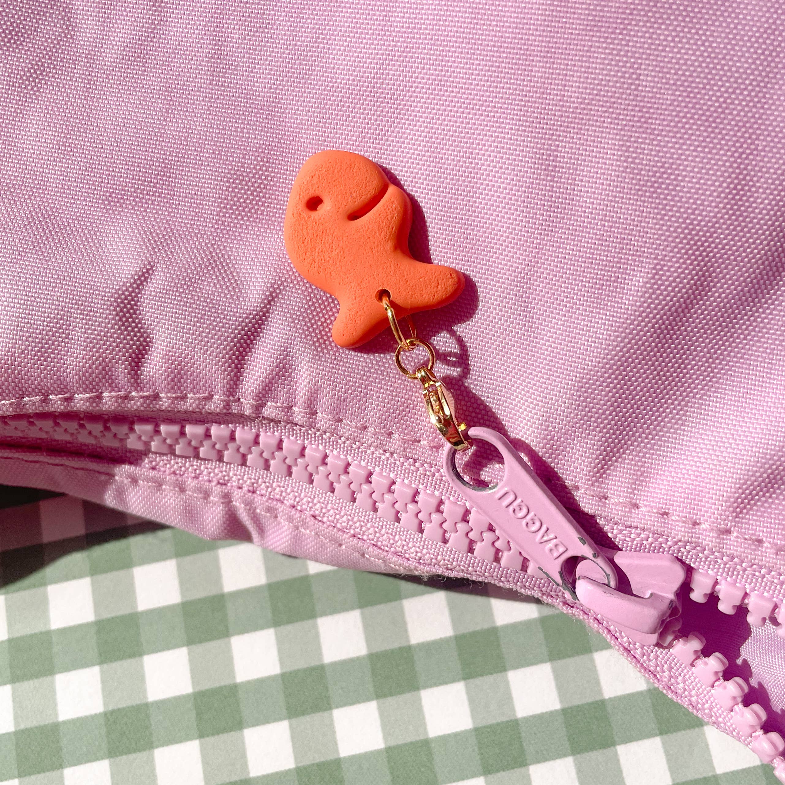 Bold Blossom Shop – Großhandel Geldbörsen-/Taschenzubehör – Damen – Goldfisch-Taschenanhänger2