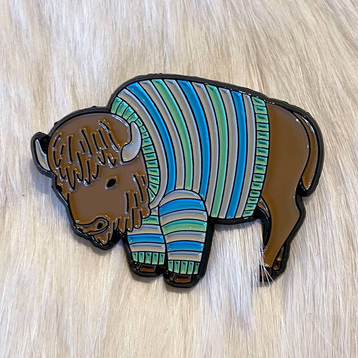 Épinglette en émail pour pull Buffalo pour la vente par Green Bird Press