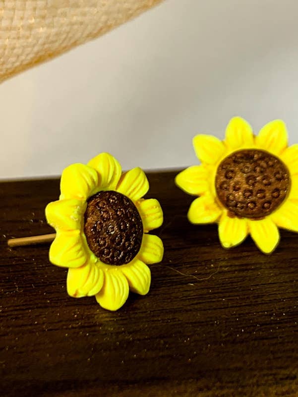 Orecchini a bottone con girasole per la vendita all'ingrosso da parte di Embellished Baubles