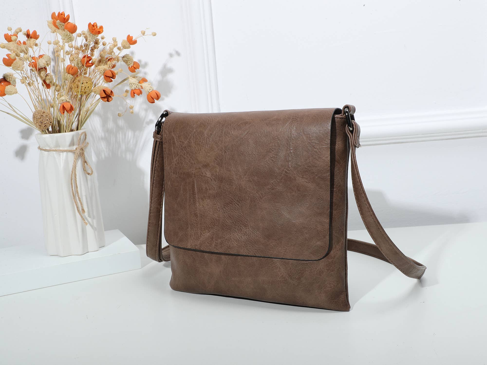 INES DELAURE - Wholesale Messenger Bag - Women's - Zipped flat pouch with soft and very practical flap17