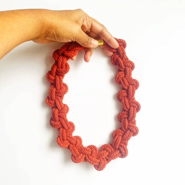 Handmade by Tinni - Wholesale Geweven ketting - The Lilly Necklace - Touwkettingen van biologisch katoen13