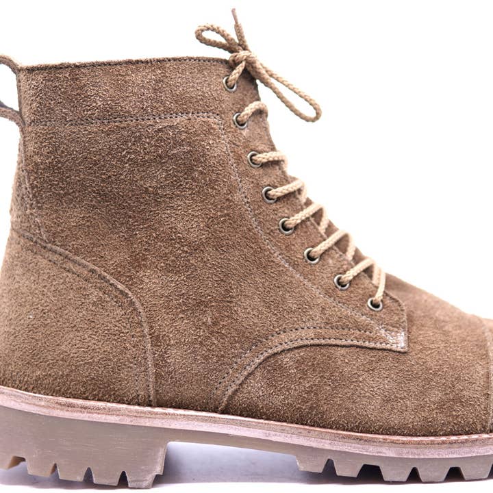 Äkta mocka stövlar med tåhätta 9.5-US Herrar för wholesale av Max Leather Inc.