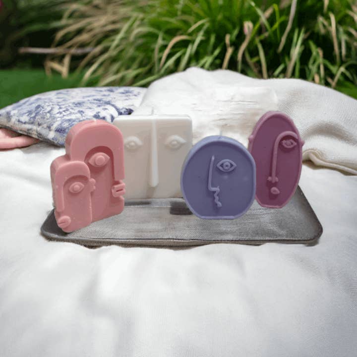 Collection de visages abstraits - Ensemble de 4 bougies pour la vente par Scent Fushion Candles