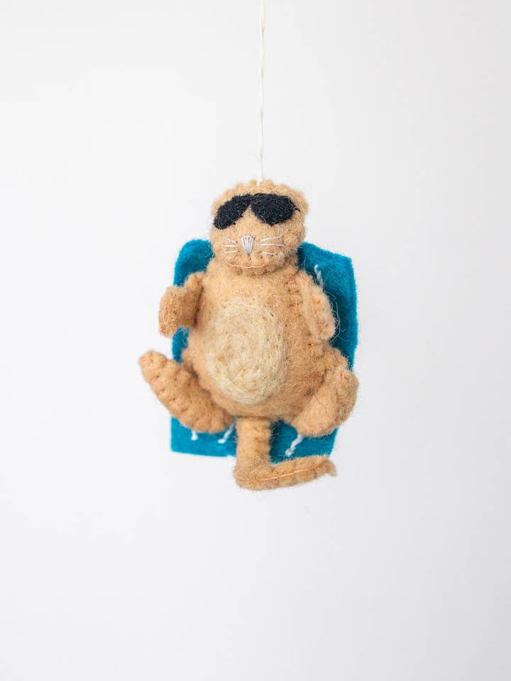 Julkatt Liggande Filtprydnad för wholesale av Nivas