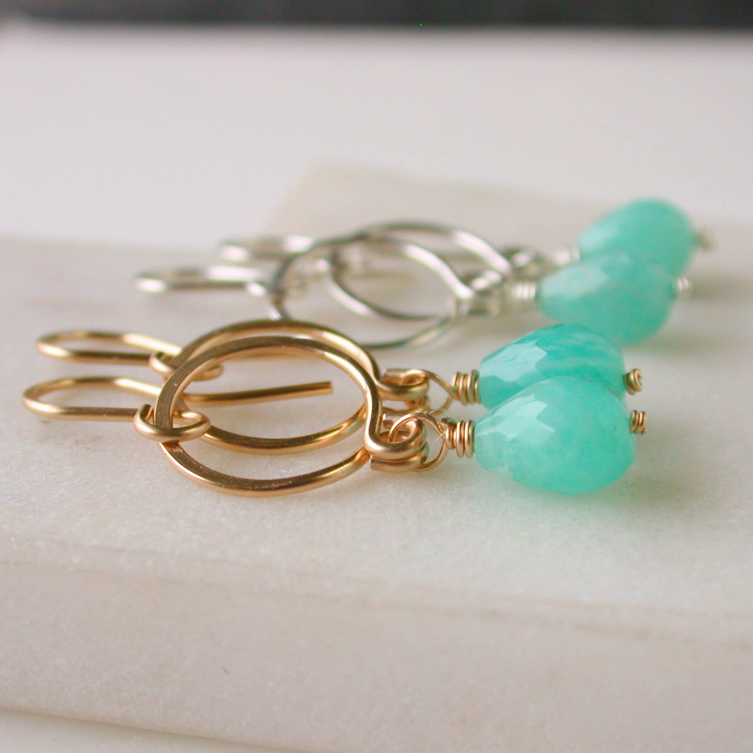 Linda Trent Jewelry - Vendita all'ingrosso Orecchini pendenti - Orecchini pendenti Petite Gemstone. Scegli Metallo e pietra preziosa.6