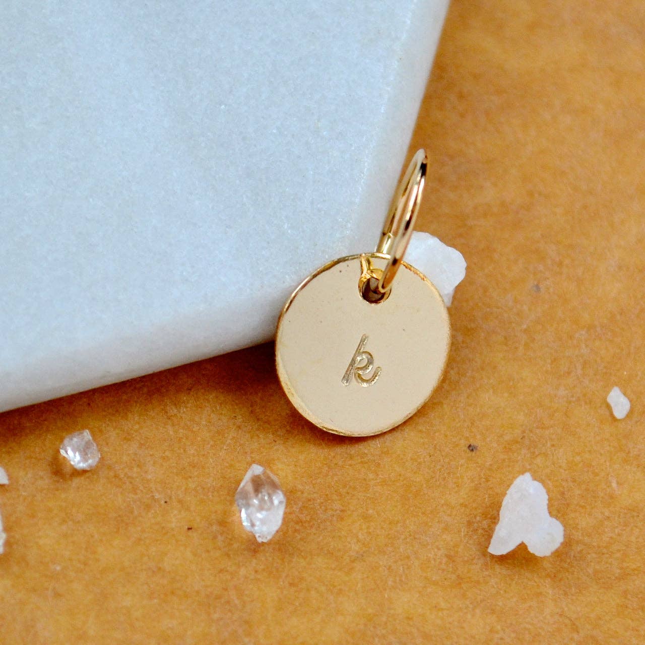 Foamy Wader - Venta al por mayor Abalorios/colgantes individuales - Set de abalorios con letra cursiva en minúscula, con letra cursiva, triple metal38