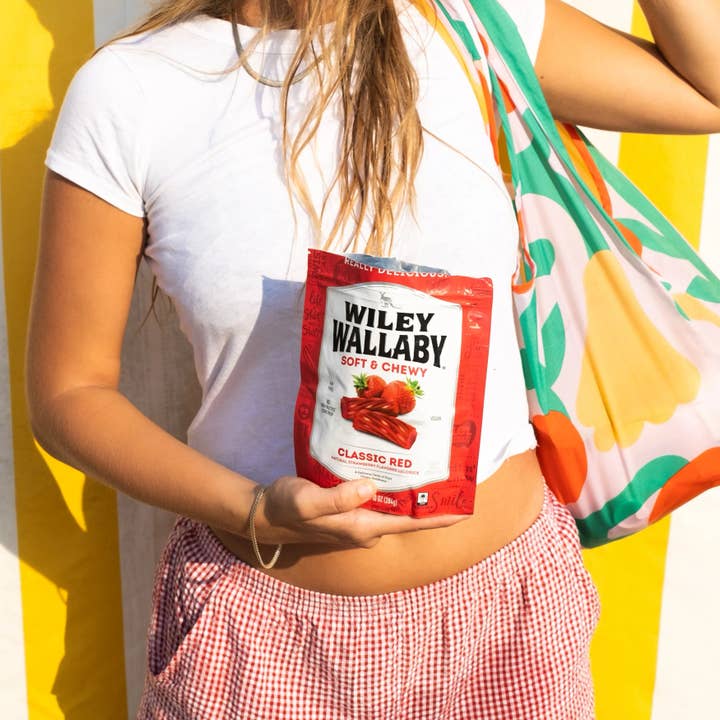 BranVx Distributors - Wholesale Licorice - Wiley Wallaby Red Licorice, 7.05 Oz - Holiday Gift Bag2