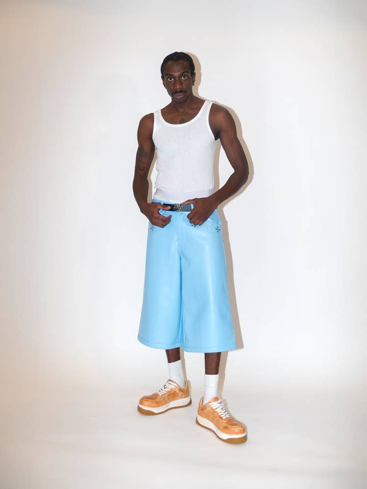 SHORT EN CUIR BLEU pour la vente par Mind Bowling