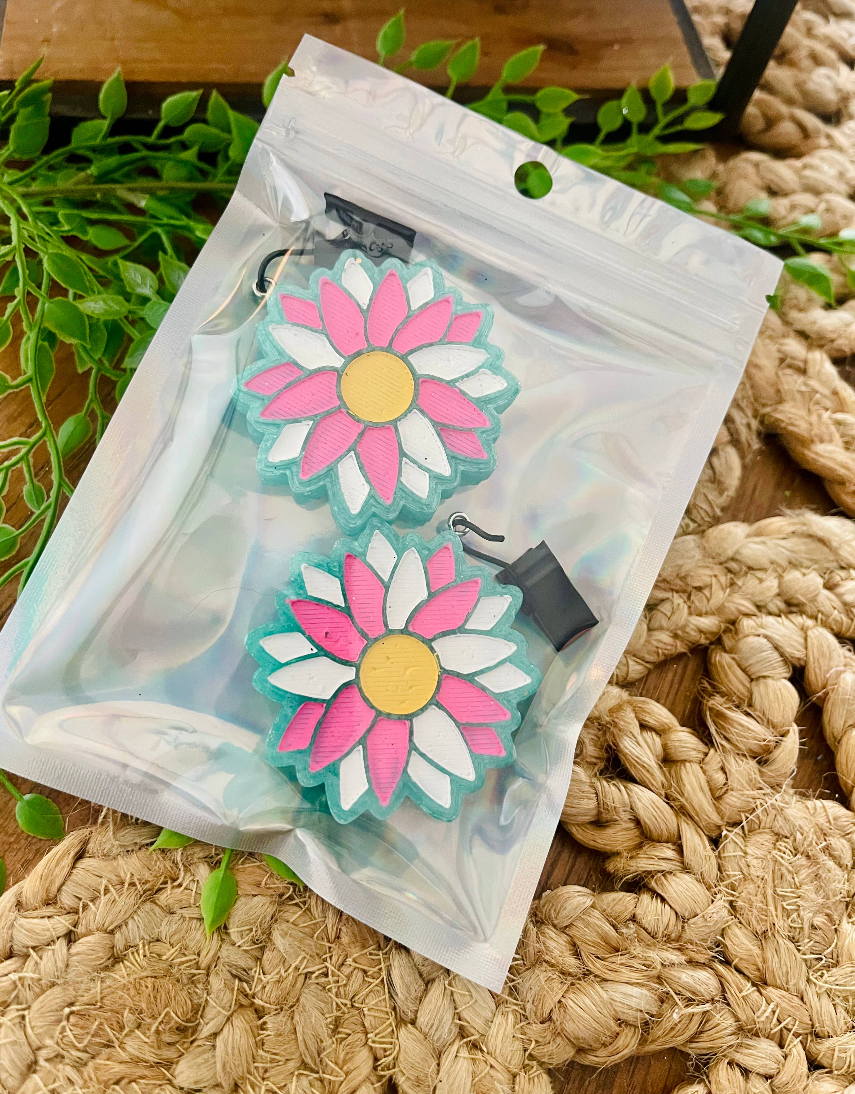 Stay Fresh’ies Air Fresheners – wholesale Car Freshener - Women’s – Daisy Flower VENT Clip Car Freshie (set of 2) 3