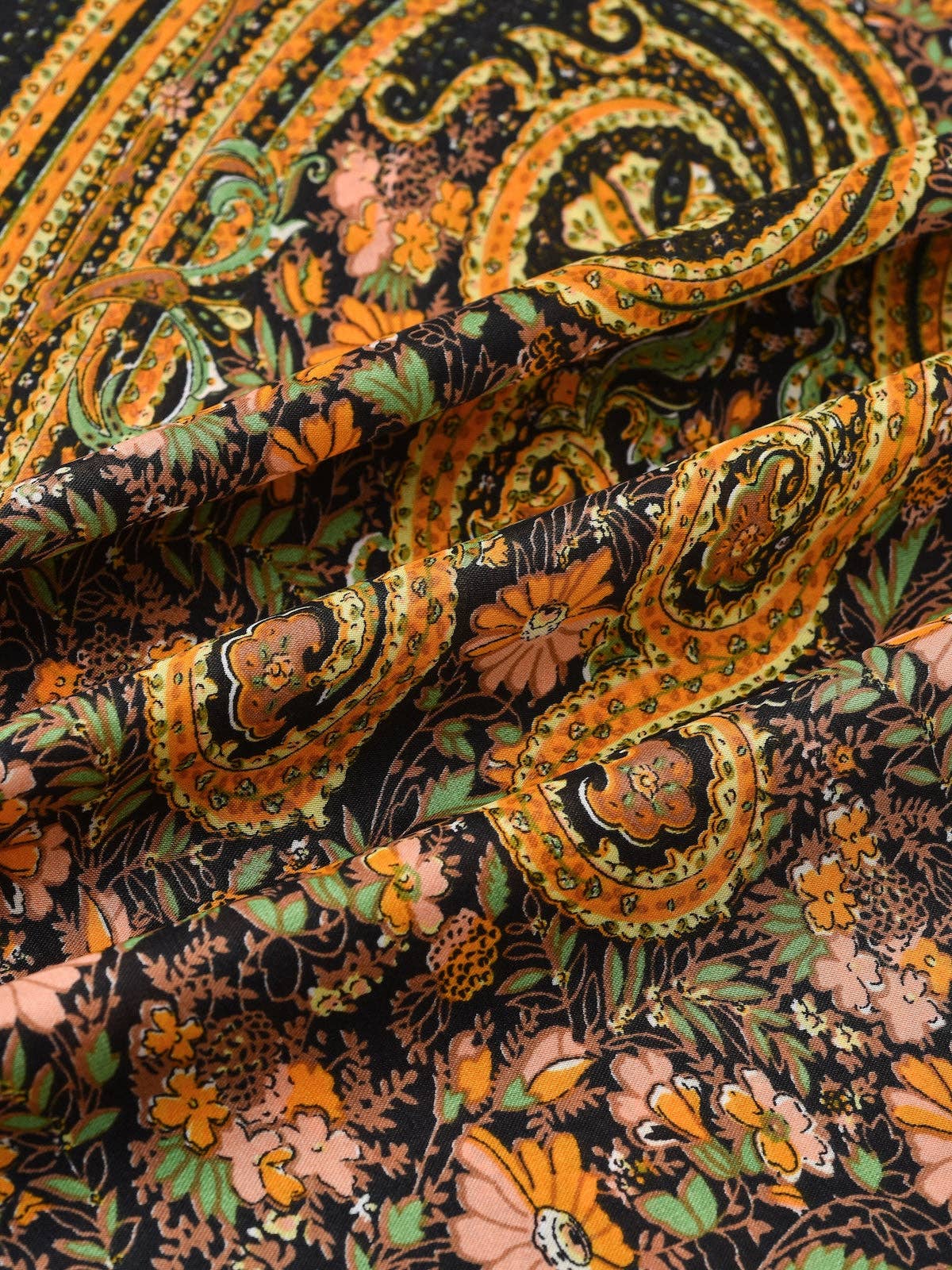 Funkyrel® Atzbranding Limited – Großhandel Schal – Damen – Scarvii – Schwarzer Gold Vintage Rand Schal2