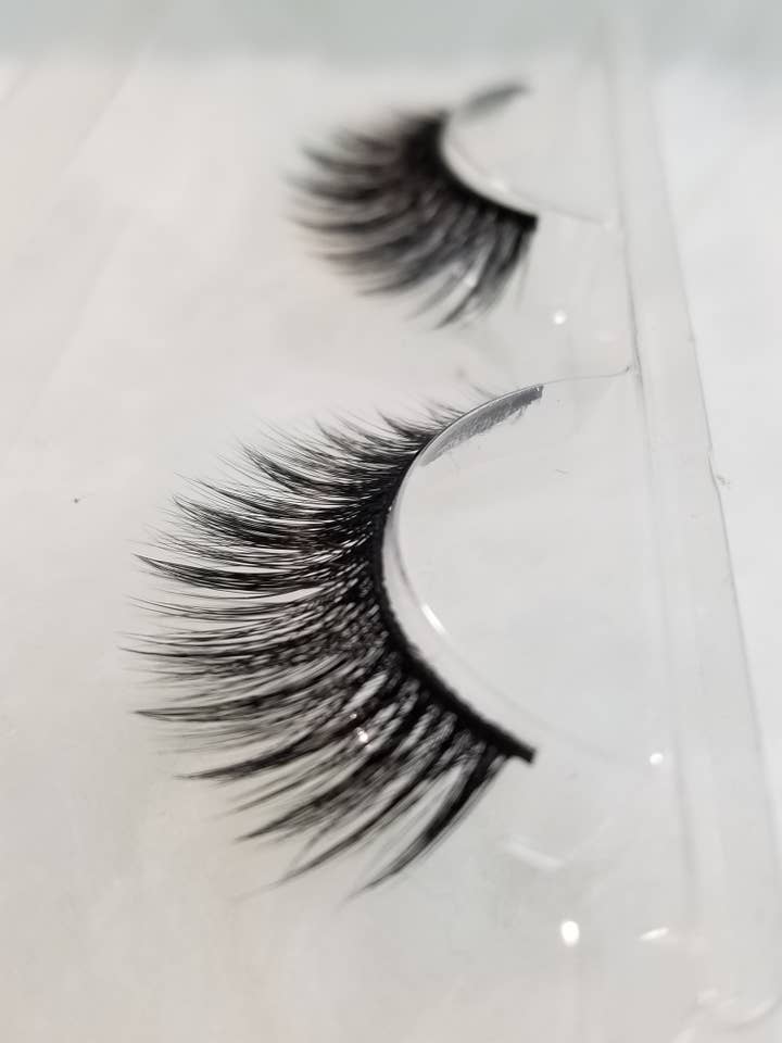 SILK EYELASHES-NARA- for wholesale by Socotra Island Soaps