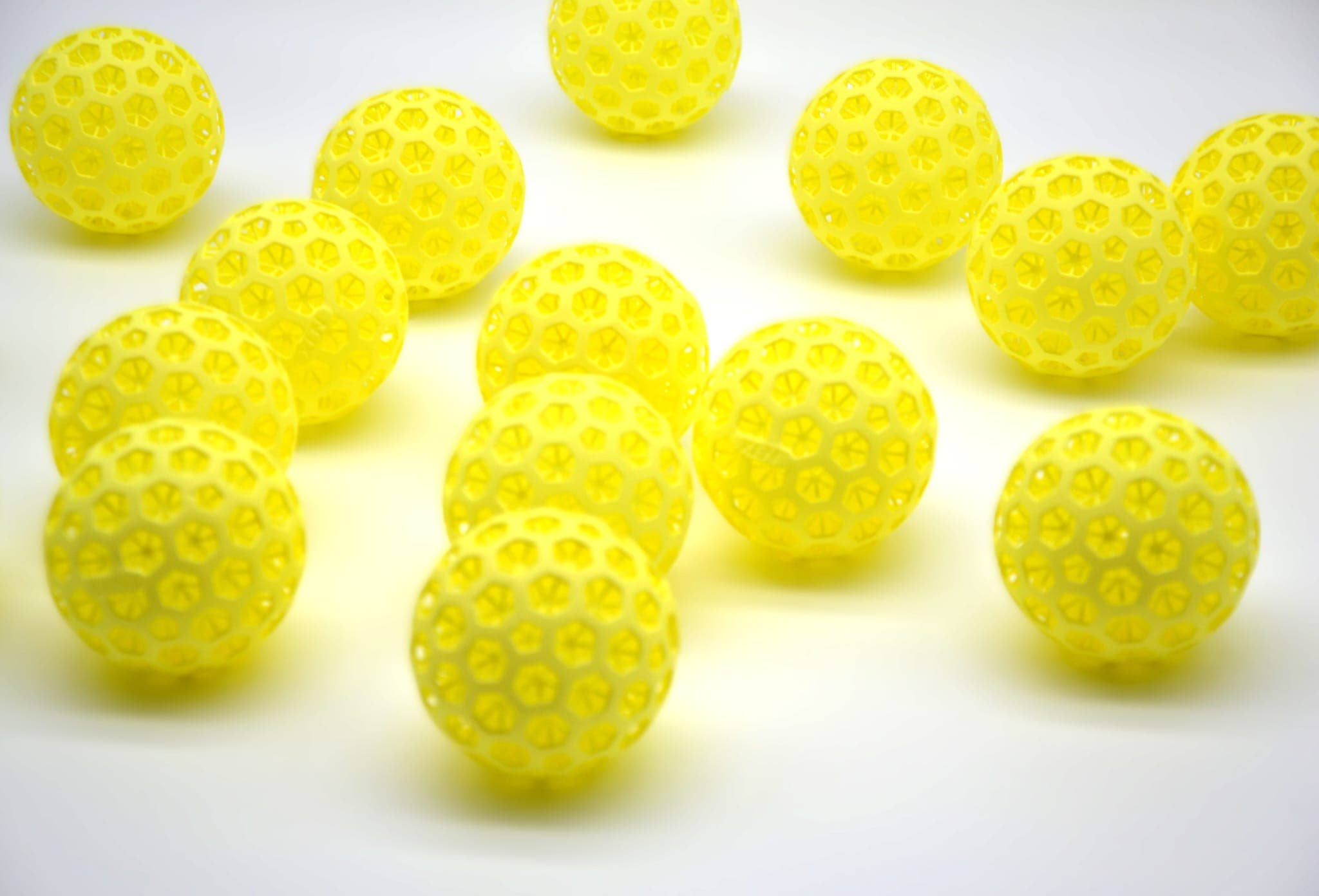 NETX SPORT & LIFESTYLE GEAR – Großhandel Sportliches Zubehör – NETX VorteX 3D-gedruckte geräuschlose Pickleballs4