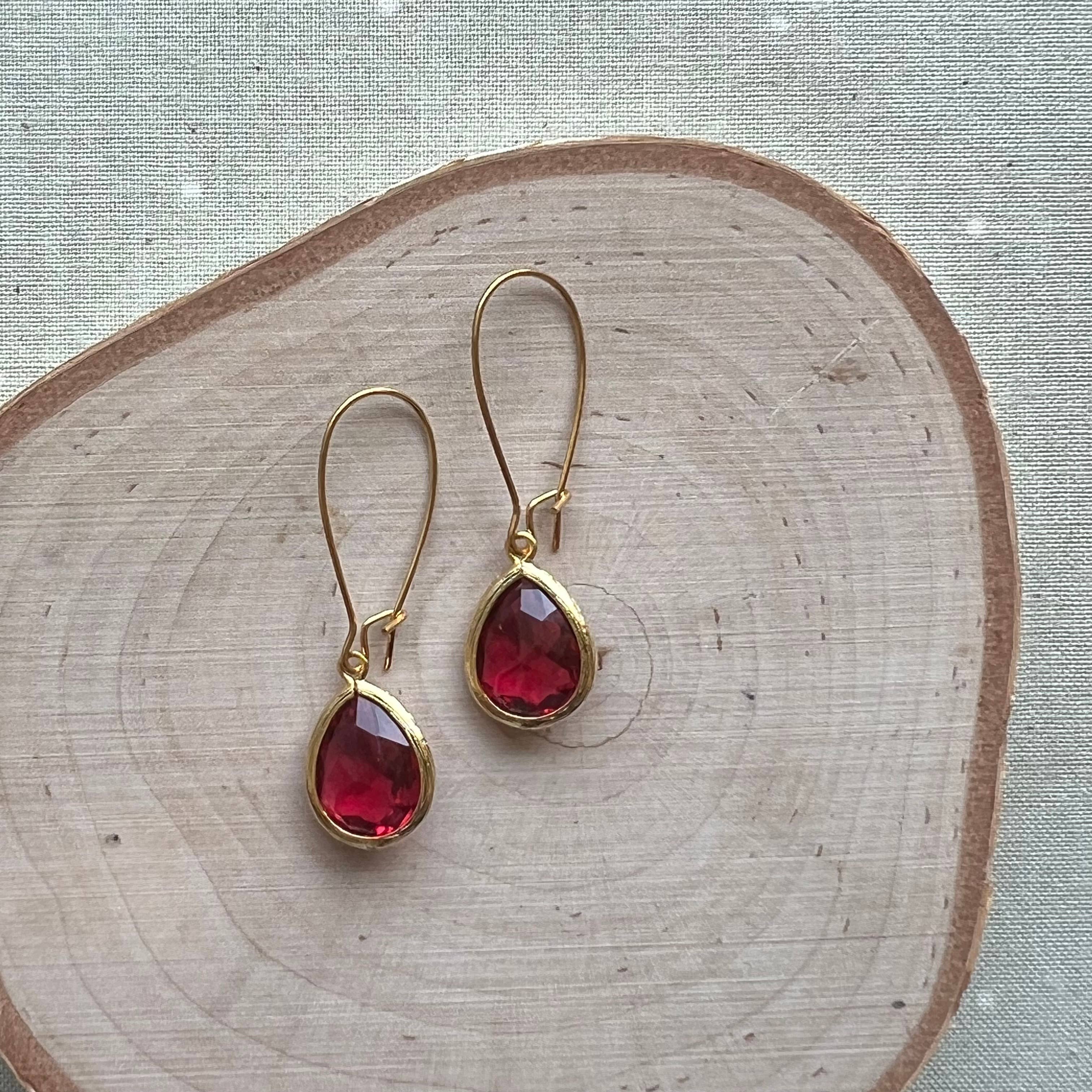 Dana Herbert – wholesale Hängande örhängen – Guld Jane Bezel glas Korta dinglande örhängen14